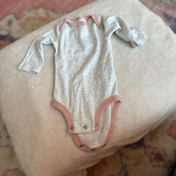 Carters 0-3 months onesies (pack of 5). - Picture 5 of 6